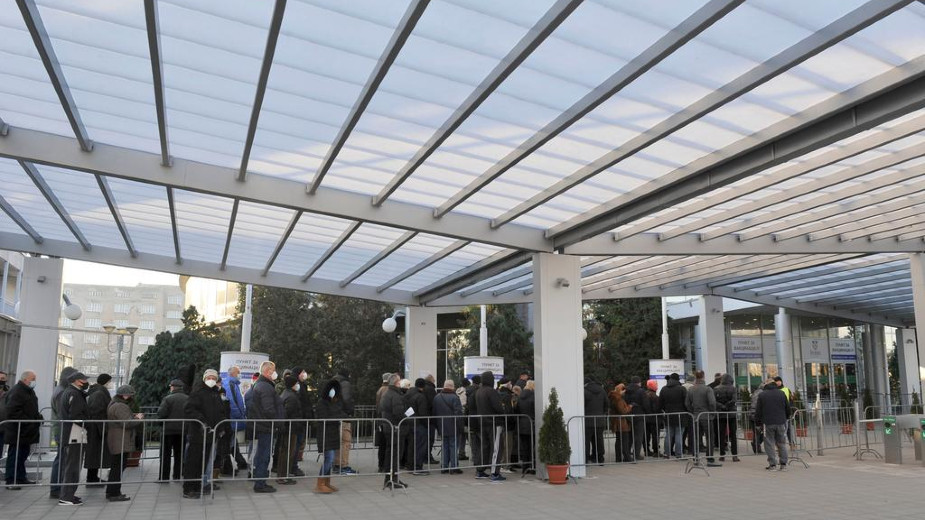 Vesić: Vakcinisano 189.000 građana, a revakcinisano oko 36.000 1