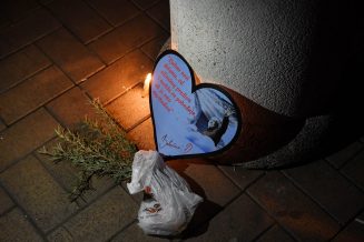 OPROSTAJ OD DJORDJA BALASEVICA U NOVOM SADU Na novosadskom keju večeras „Noć kad je Đole preplivao Dunav“ (FOTO) 14