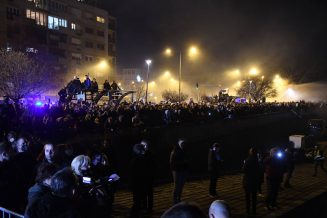 OPROSTAJ OD DJORDJA BALASEVICA U NOVOM SADU Na novosadskom keju večeras „Noć kad je Đole preplivao Dunav“ (FOTO) 10