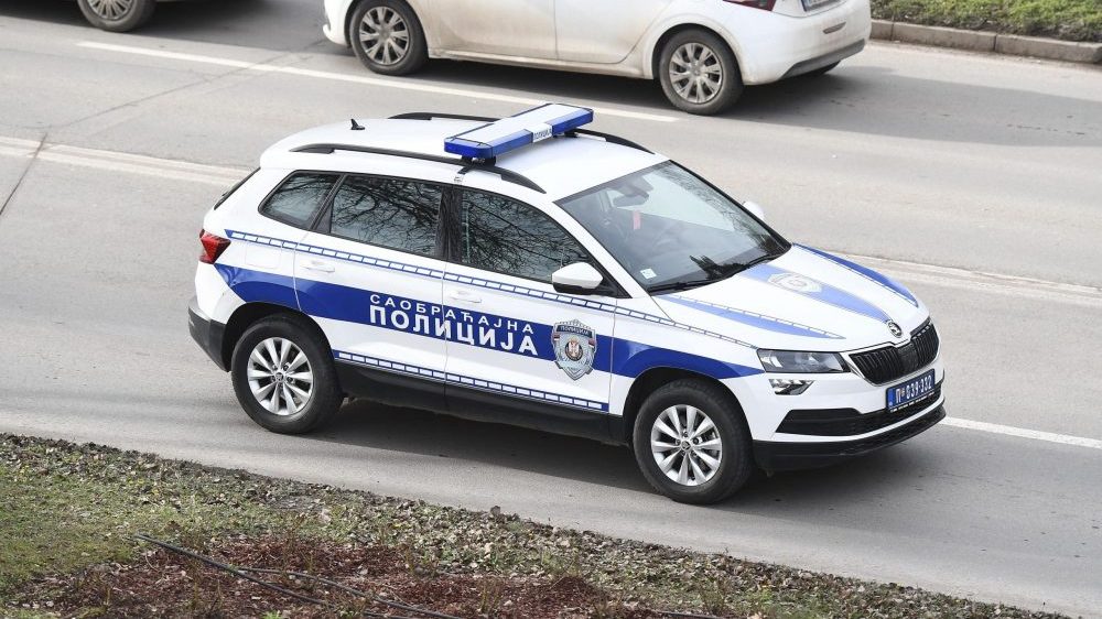 Pokušao da podmiti policajce zbog saobraćajnog prekršaja oca 1