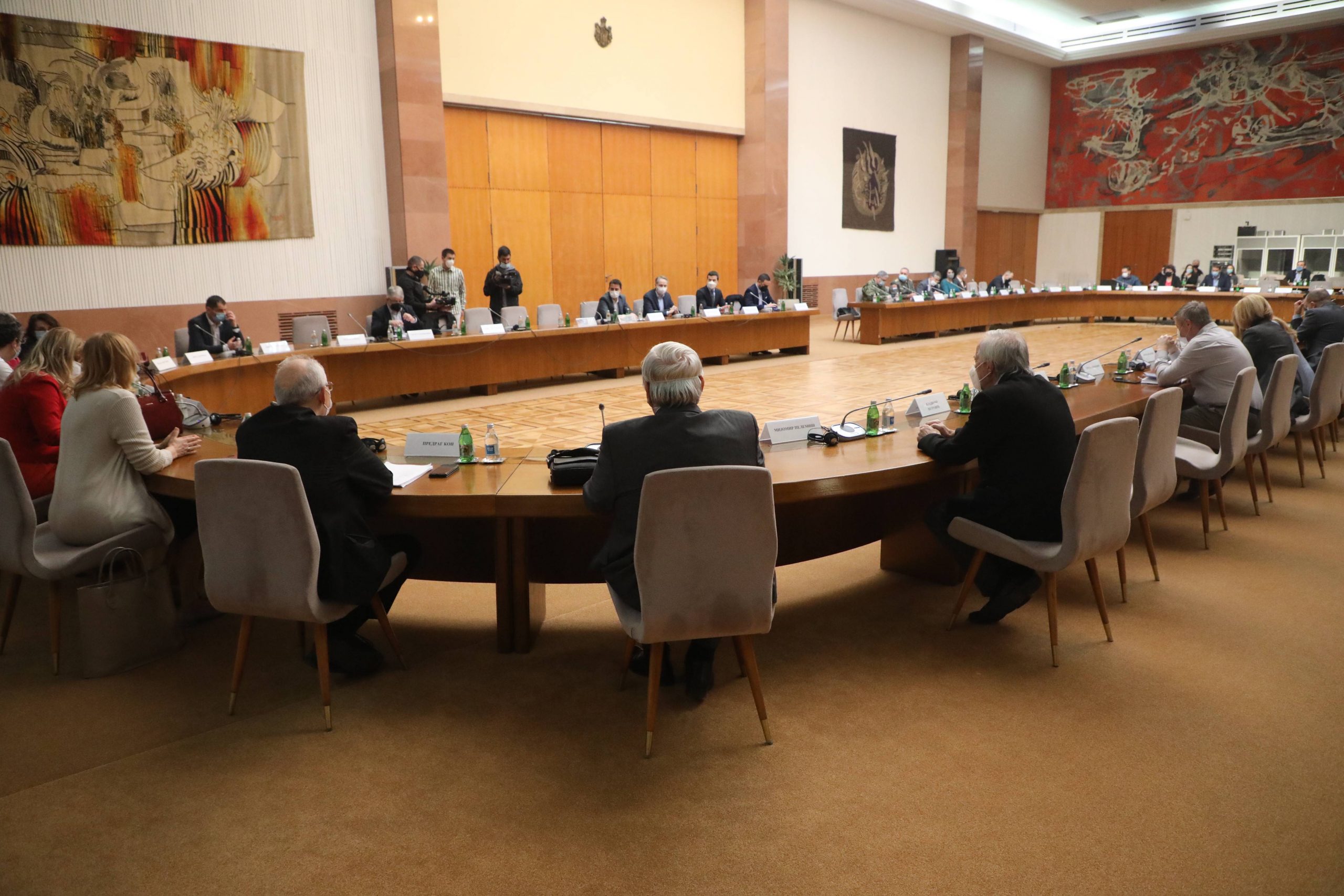 Nove mere: Tržni centri, kafići i restorani tokom vikenda radiće do 14 časova 1