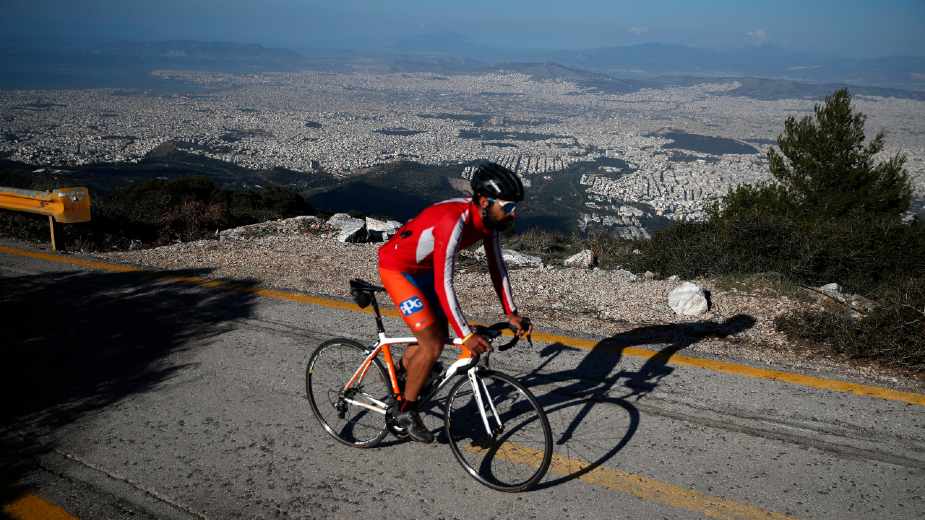 UCI zabranio profesionalnim biciklistima aerodinamični položaj tela tokom trke 1