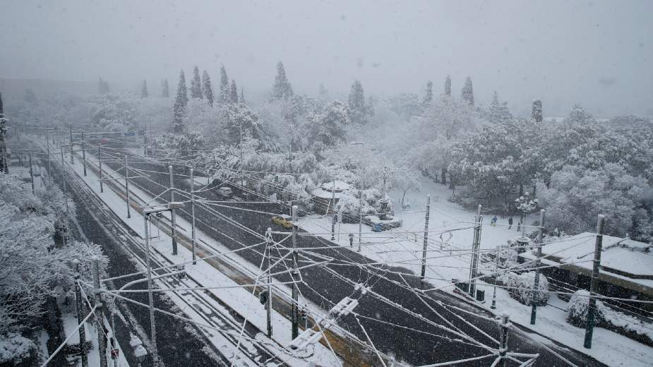 Atina pod snegom, poremećen saobraćaj i zatvorene škole 1