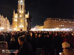 IMG_20210219_210618 Novi Sad se oprašta od svog Đoleta u suzama i tišini: Bio je odraz naše duše (FOTO) 6