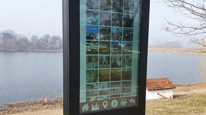 Postavljena interaktivna tabla za informisanje turista na Srebrnom jezeru 1