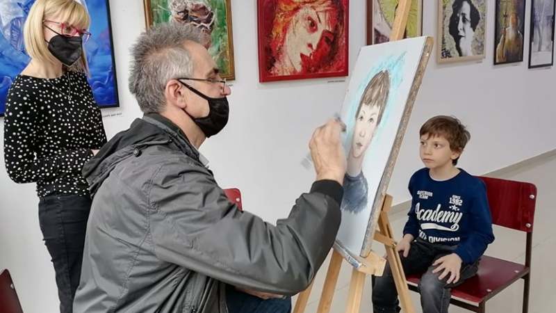 Održana likovna radionica „Umetnik i učenik – Korak po korak“ 1