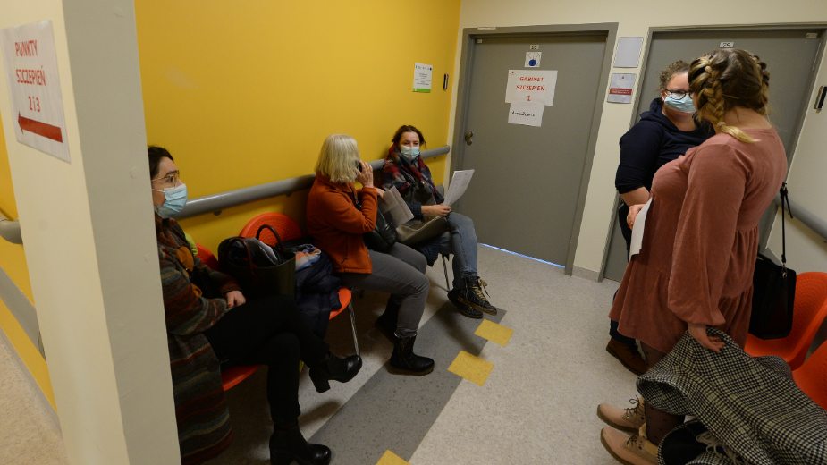 Poljska čeka vrh trećeg talasa i sprema zabranu ulaska bez PCR testa 1