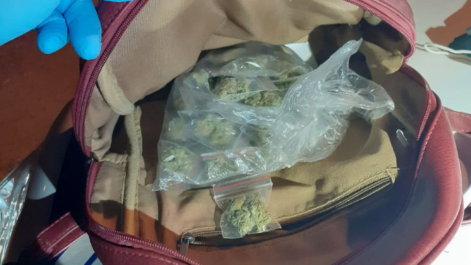 MUP: Zaplenjeno više od 400 grama marihuane, uhapšeno pet lica 1