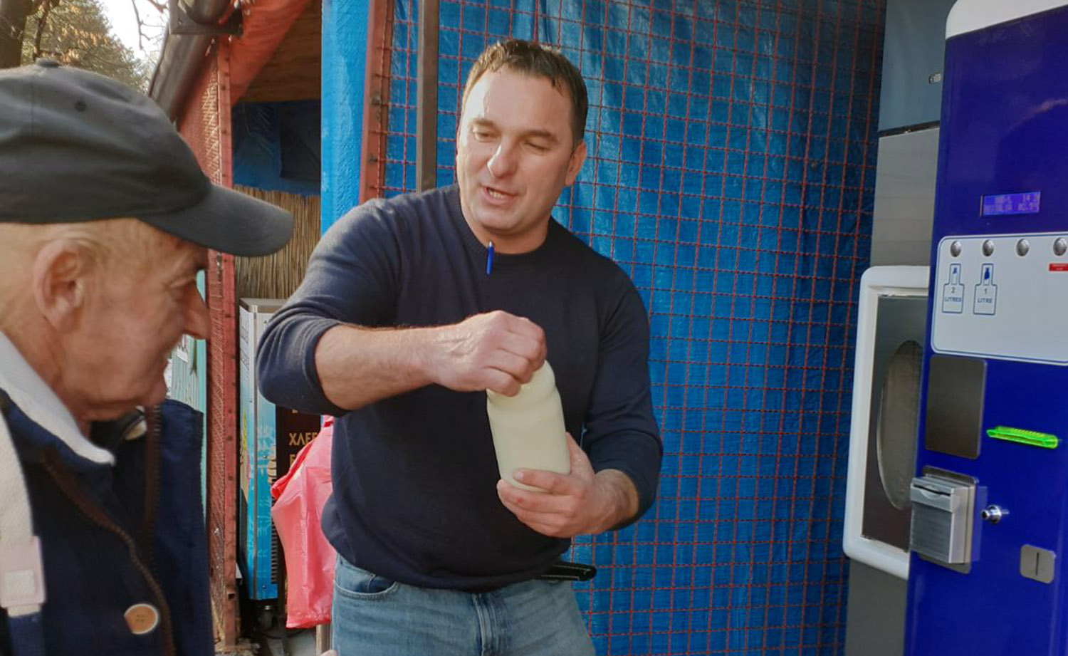 U Čajetini otvoren prvi „mlekomat“ u Srbiji 2 U Čajetini otvoren prvi „mlekomat“ u Srbiji 2