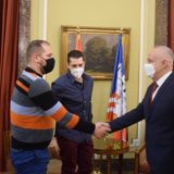 Gradonačelnik Radojičić primio heroje koji su iz požara na Čukarici spasili tri života 1