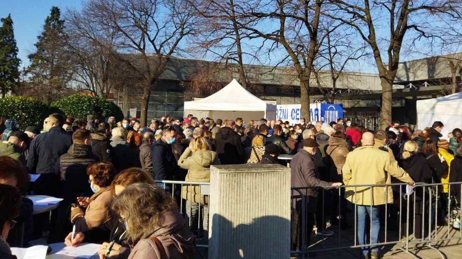 Nikodijević: Na Beogradskom sajmu revakcinisano više od 30.000 građana, veliki redovi ispred Hale 11 1