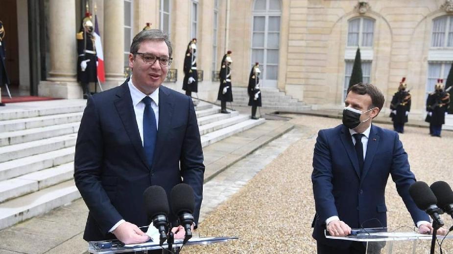 Vučić: Nadamo se kompromisnom rešenju za Kosovo uz podršku Makrona 3 Vučić: Nadamo se kompromisnom rešenju za Kosovo uz podršku Makrona 3