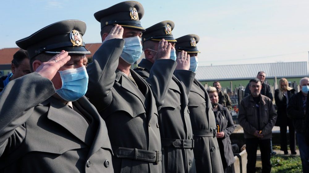 Ministarstvo odbrane: Sahranjeni posmrtni ostaci vojnika poginulog 1999. na Košarama 1