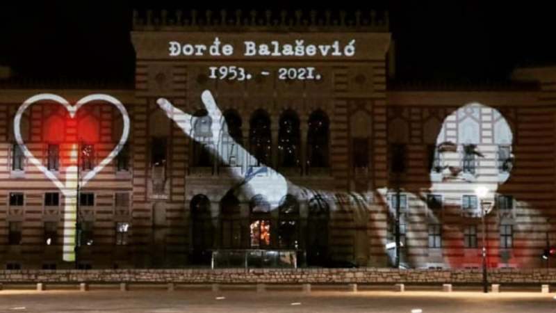 Vijećnica u Sarajevu osvetljena u čast Balaševića (VIDEO) 1