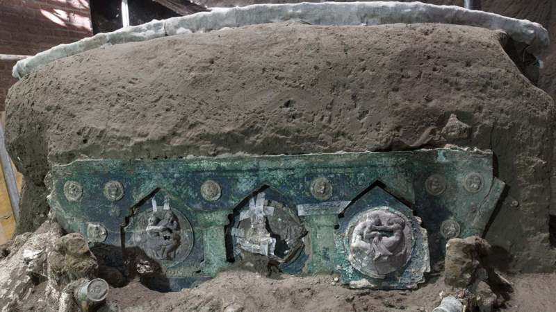 Nove otkriće u Pompeji: Arheolozi pronašli ceremonijalne kočije 1