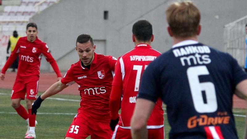 Fudbaleri Zvezde pobedili Radnički u Nišu 1