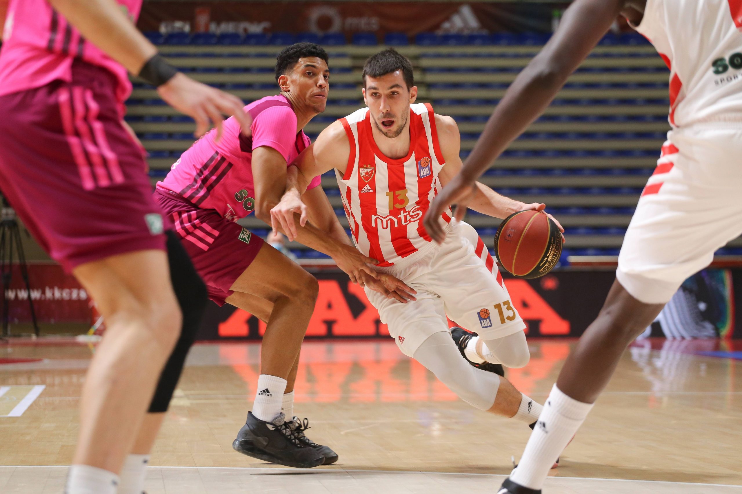 Košarkaši Zvezde pobedili Megu 1