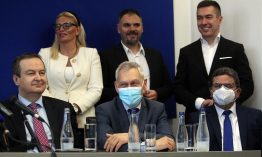 Za svakog novinara paket mesa i torta 8