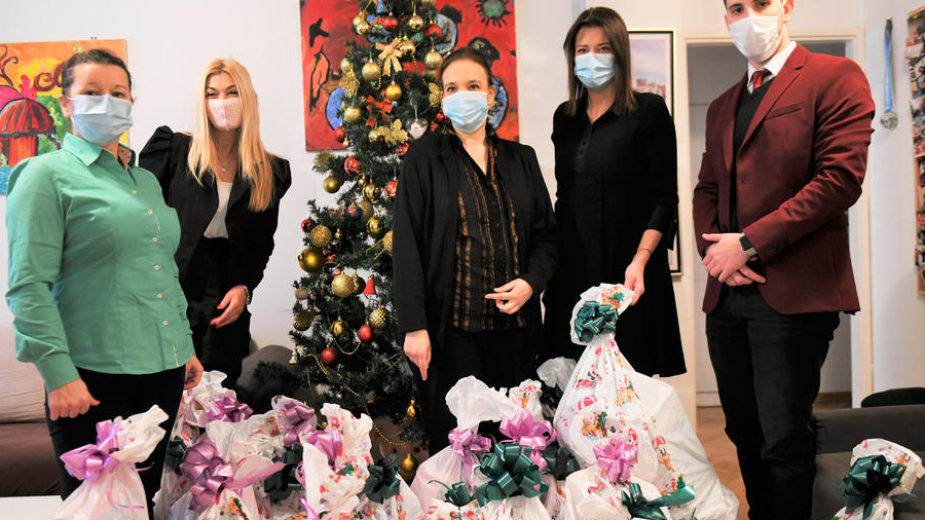 Radost koja nema cenu - Meridian podelio paketiće za najmlađe u celoj Srbiji 1