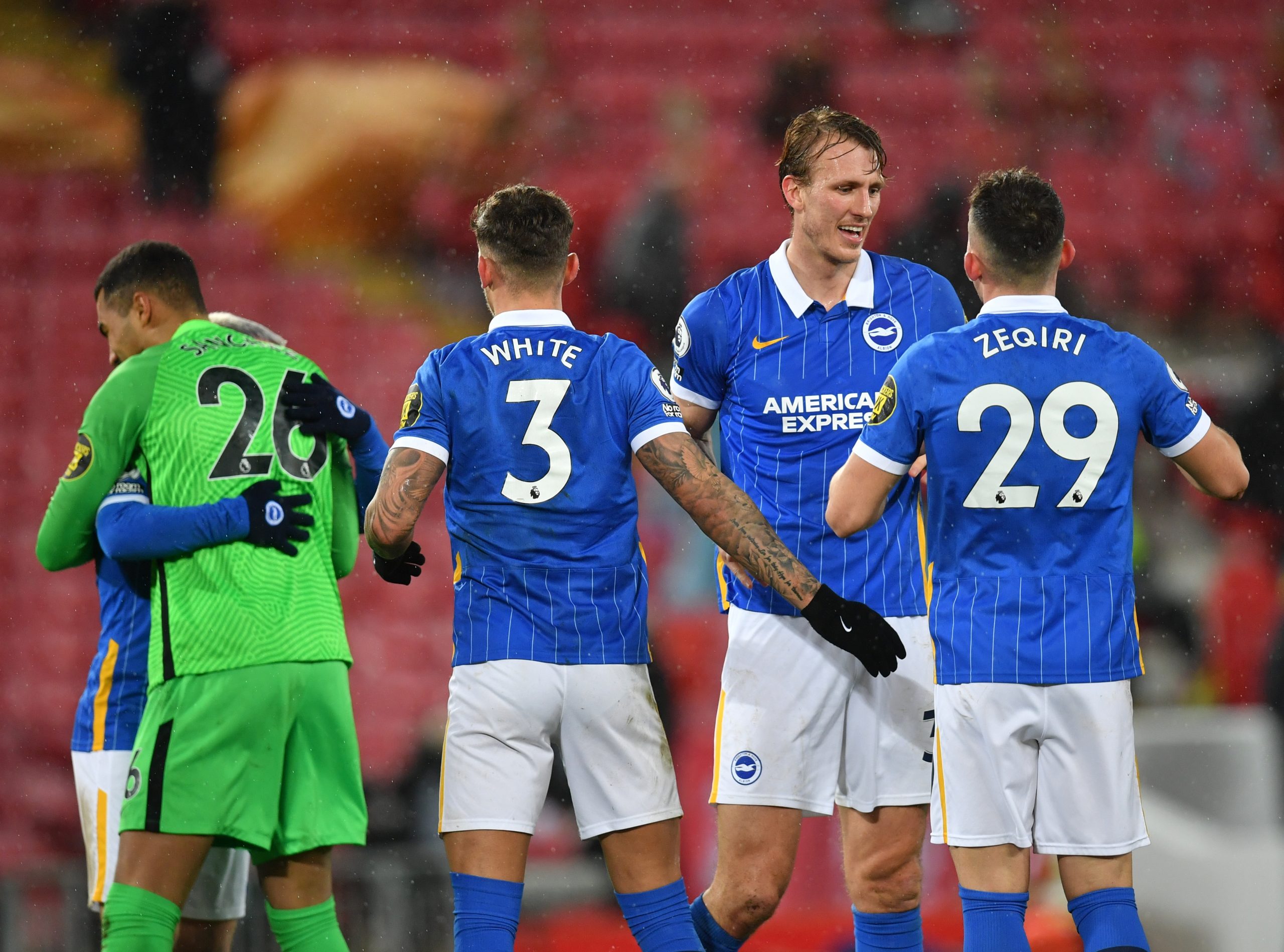 Brajton slavio na Enfildu, Vest Hem pobedio Aston Vilu 1