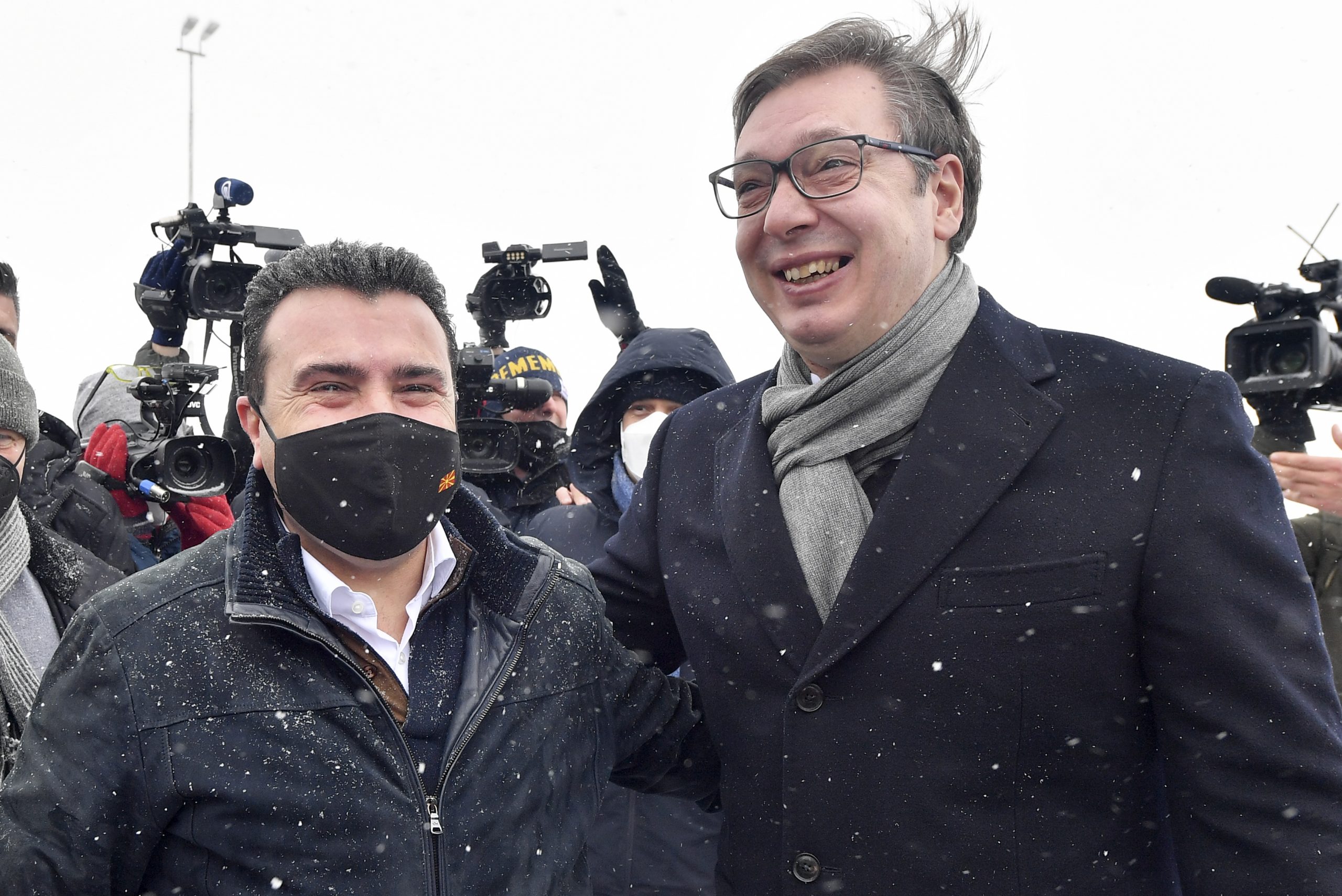 Vučić na prelazu Tabanovce uručio Zaevu prvi kontingent vakcina protiv korone 3