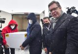 Vučić na prelazu Tabanovce uručio Zaevu prvi kontingent vakcina protiv korone 7