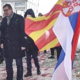 Vučić na prelazu Tabanovce uručio Zaevu prvi kontingent vakcina protiv korone 11