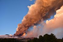 Etna više od nedelju dana redovno izbacuje lavu 4