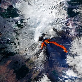 Etna više od nedelju dana redovno izbacuje lavu 2