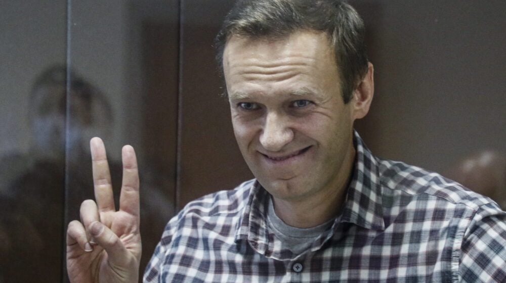 "Šijem na mašini i 'edukujem' se ispod Putinovog portreta": Navaljni o tome kako dane provodi u zatvoru 1
