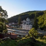 Manastir Tumane: Parking se ne naplaćuje, određena lica zloupotrebljavala svetinju 7