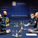 Kako se ministar odbrane ponaša pod "paljbom" afera? 10