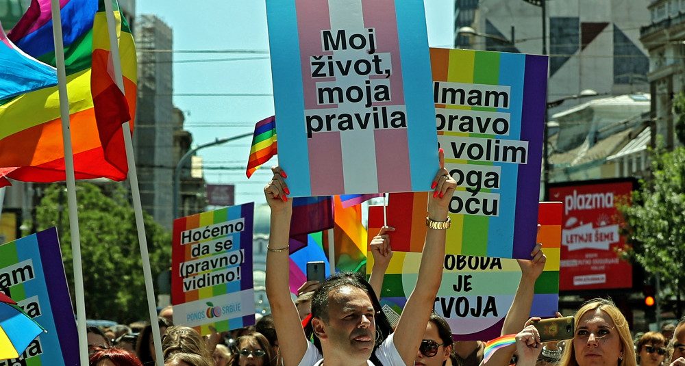 Većina pripadnika LGBT+ populacije u Srbiji doživela psihičke probleme i fizičke napade 1