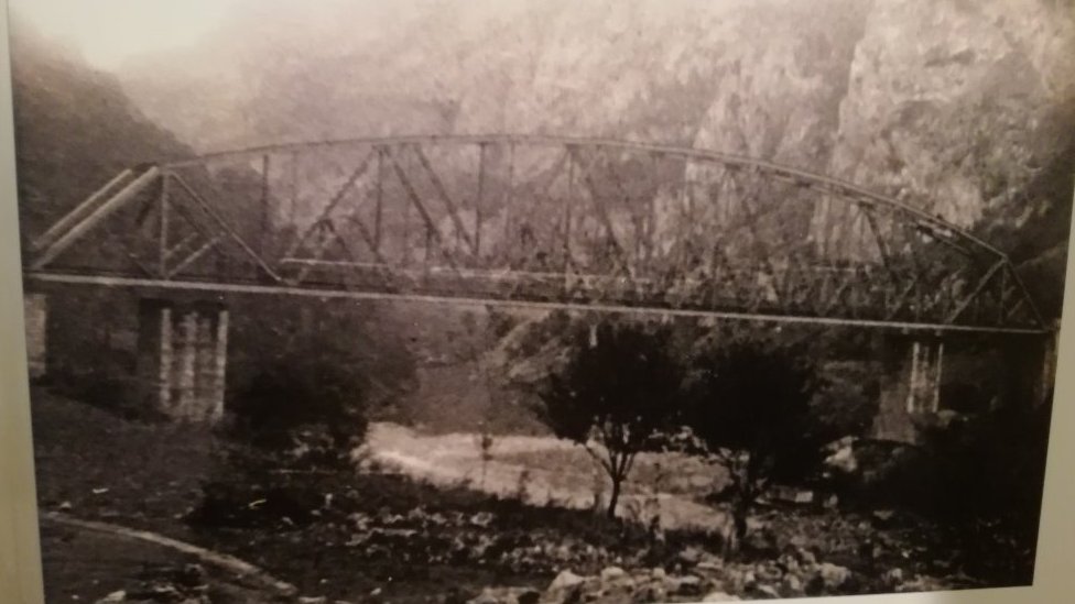 Drugi svetski rat, partizani i četnici: Kako je britanski oficir pokušao da pomiri Tita i Dražu 6 Drugi svetski rat, četnici, partizani, most