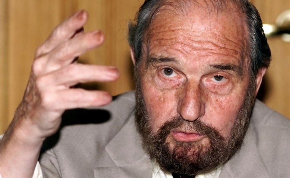 Hladni rat i špijunaža „Temperamentan i neugledan” - novi podaci o Džordžu Blejku, špijunu KGB-a i MI6 2 Džordž Bleйk v 2001 godu na prezentacii knigi o pisьmah, kotorыe on napisal, sidя v tюrьme