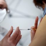Korona virus: Novi skok broja zaraženih u Srbiji, stručnjaci traže još strože mere, u Engleskoj đaci u klupama prvi put od januara 5