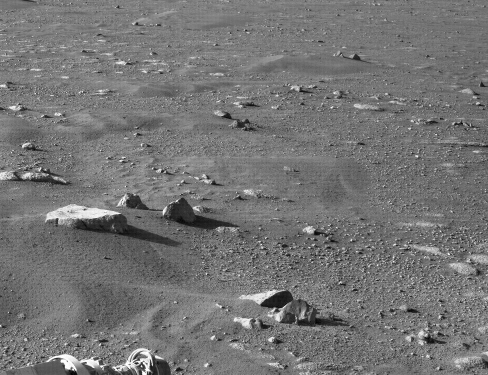 U fotografijama: Kako se rover Istrajnost provodi na Marsu 5 Mars surface captured by onboard Right Navigation Camera (Navcam), 1 March 2021