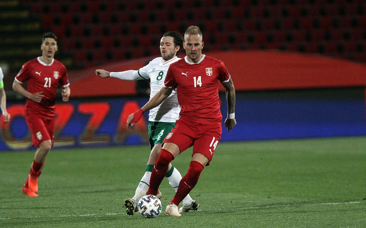 Uroš Račić, vezni igrač Srbije, vodio je brojne duele sa protivnicima na sredini terena