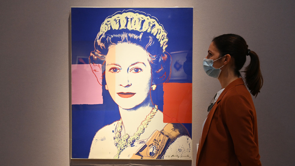 Kraljica Elizabeta primiruje strasti 1