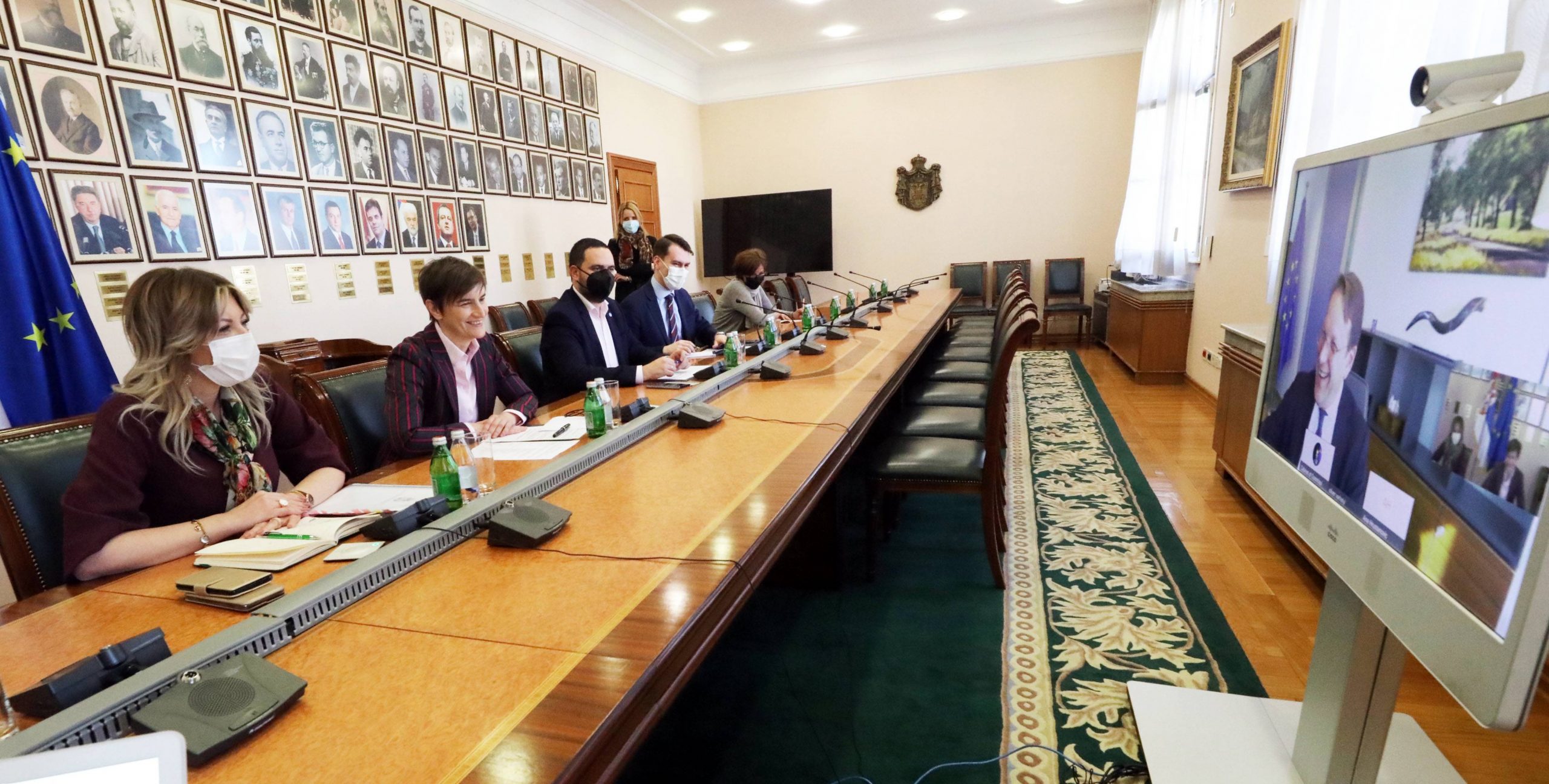 Brnabić i Varheji razgovarali o primeni nove metodologije u pregovorima Srbije i EU 1