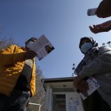 AP: Srbija prva u Evropi počela da vakciniše izbeglice i migrante 3