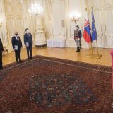 Slovačka vlada podnela ostavku zbog kupovine ruske vakcine 5