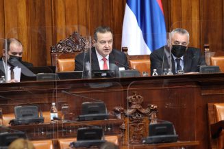 Počelo redovno prolećno zasedanje: Poslanici pitali o dijalogu, zdravstvu, saobraćaju i mafijaškim klanovima (FOTO) 2