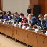 Nove mere: Do ponedeljka će raditi samo prehrambene prodavnice, apoteke i benzinske pumpe 7