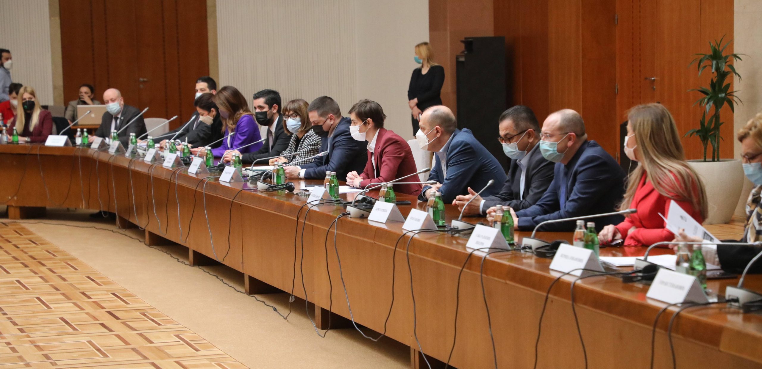 Nove mere: Do ponedeljka će raditi samo prehrambene prodavnice, apoteke i benzinske pumpe 1