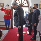 Delegacija crnogorske Vlade položila venac na Cetinju, nekoliko desetina građana protestovalo (VIDEO) 10