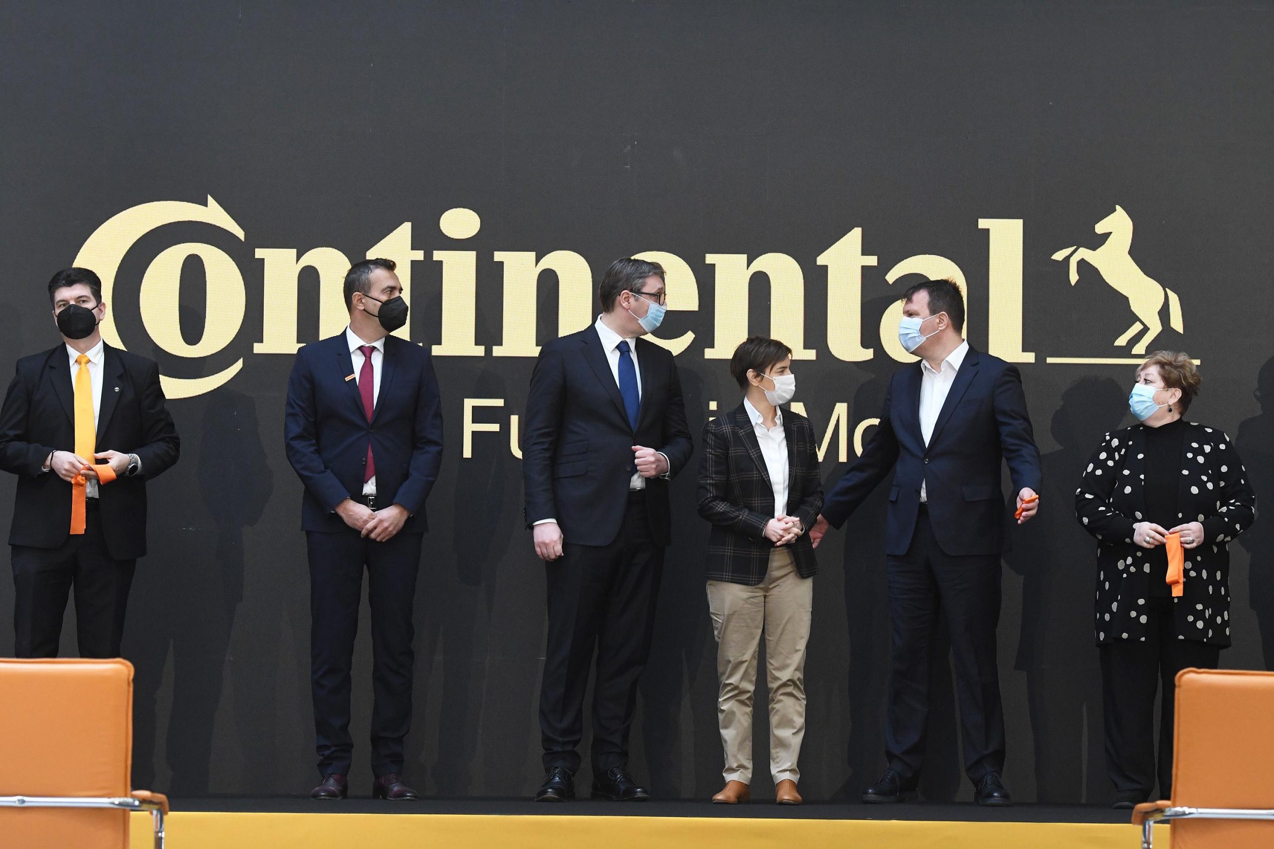 Otvorena fabrika nemačkog 'Kontinentala' u Novom Sadu 1