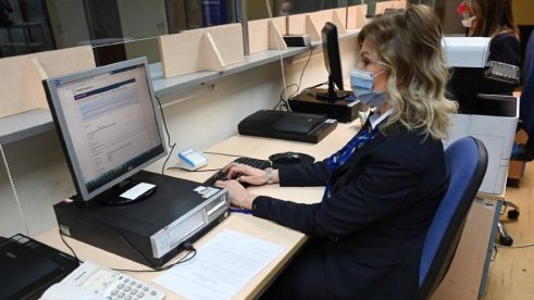 Elektronsko plaćanje, Šalter Foto MUP Više od 300 usluga MUP-a od danas može da se plati i elektronski (FOTO) 4