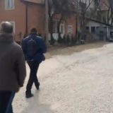 Zaječar: Aktivisti sa spiskovima patroliraju oko biračkog mesta, pretili novinaru 8