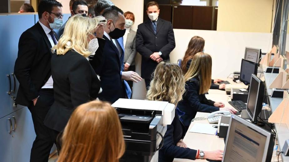 Više od 300 usluga MUP-a od danas može da se plati i elektronski (FOTO) 1